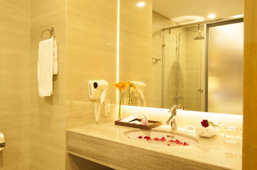 Iris Hotel Кантхо Экстерьер фото