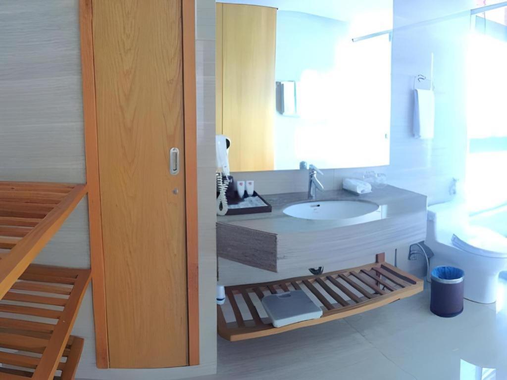 Iris Hotel Кантхо Экстерьер фото